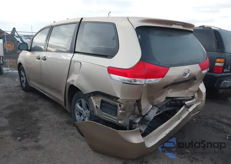 2012 Toyota Sienna Base 7 Passenger z USA, uszkodzony, nr VIN 5TDKA3DC0CS012176